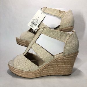 Women’s sandal (target)